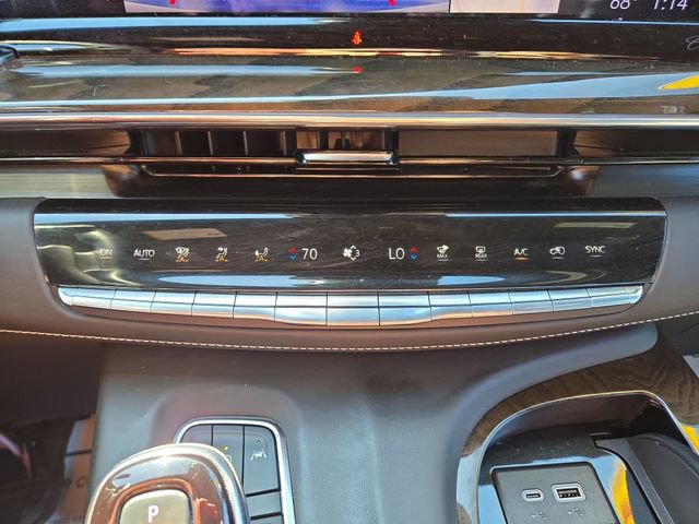 Used 2024 Cadillac Escalade ESV Premium Luxury Platinum AWD/4WD image 25
