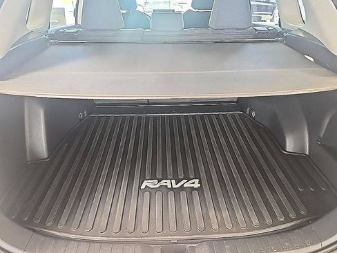 Used 2019 Toyota RAV4 LE AWD/4WD image 32