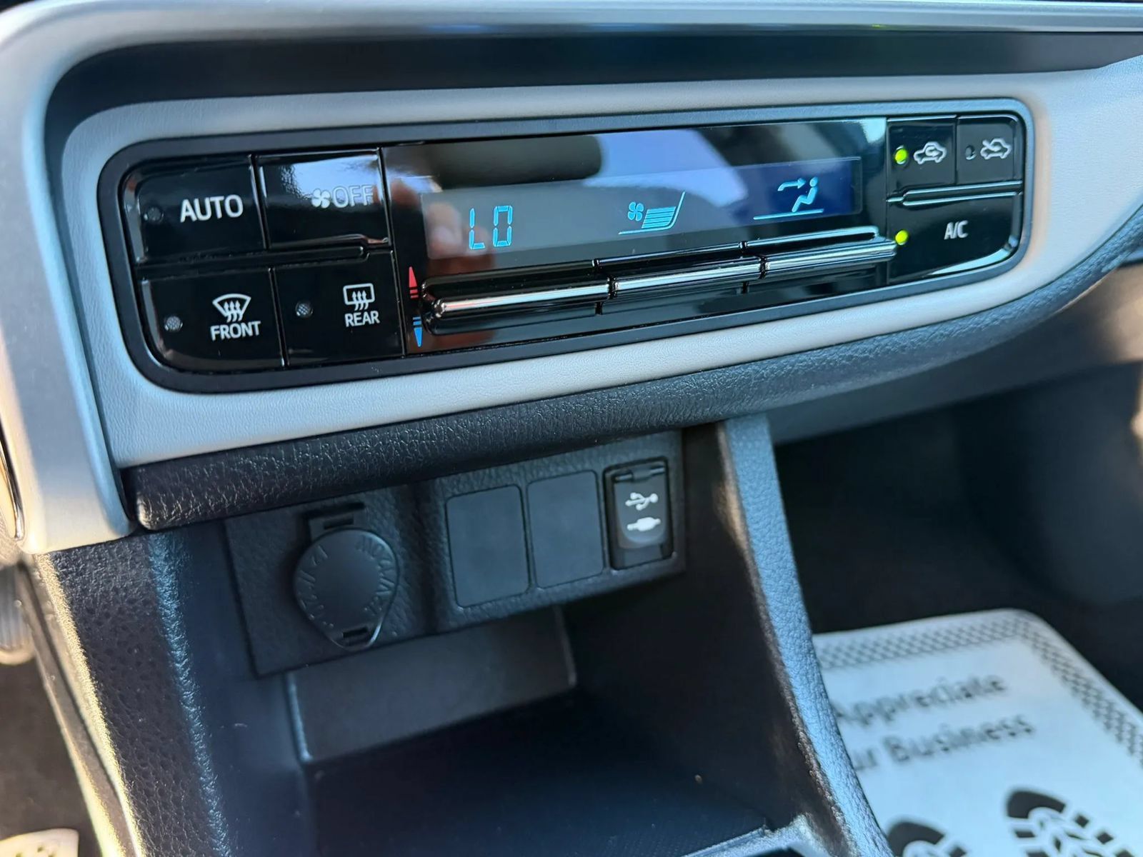 Used 2017 Toyota Corolla LE FWD image 17