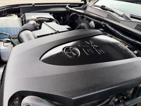 Used 2018 Toyota Tacoma TRD Off-Road AWD/4WD image 30
