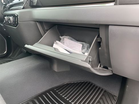 Used 2022 Chevrolet Silverado 1500 LT image 32