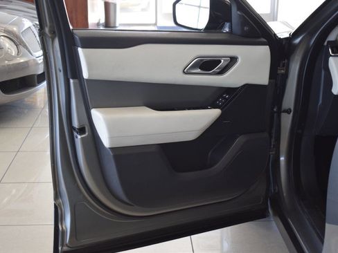 Used 2018 Land Rover Range Rover Velar S image 29