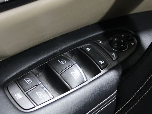 Used 2022 INFINITI QX80 Premium Select w/ All-Season Package RWD image 4