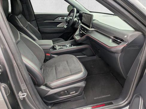 Used 2025 Ford Explorer ST image 18