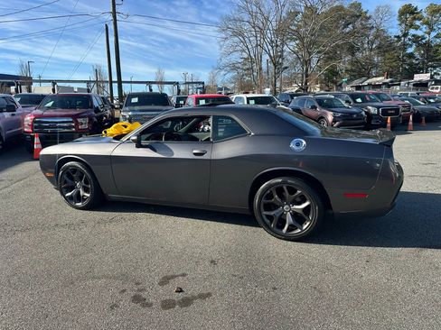 Used 2018 Dodge Challenger SXT Plus image 5