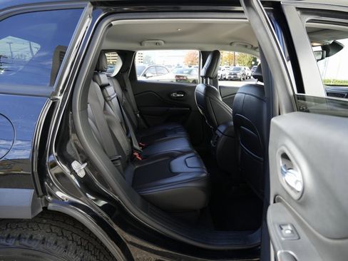 Used 2019 Jeep Cherokee Trailhawk w/ Cold Weather Group image 23