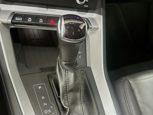 Used 2024 Audi Q3 2.0T Premium image 24