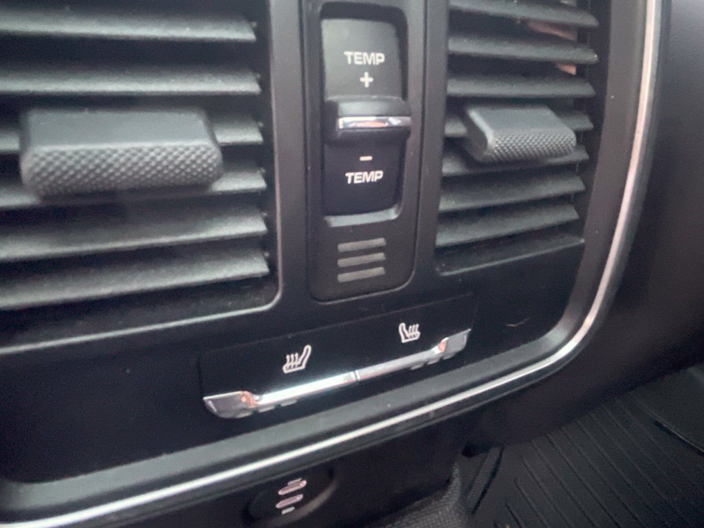 Used 2023 Porsche Macan AWD/4WD image 16