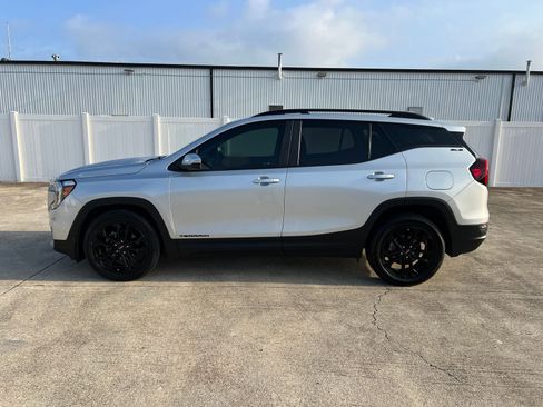 Used 2022 GMC Terrain SLE w/ Driver Convenience Package FWD image 6