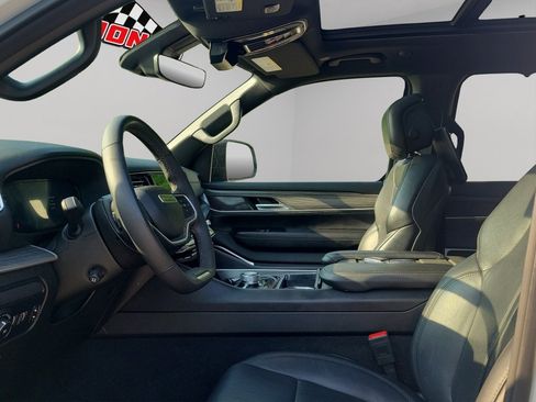 Used 2024 Jeep Wagoneer Series III w/ Premium Group I AWD/4WD image 2