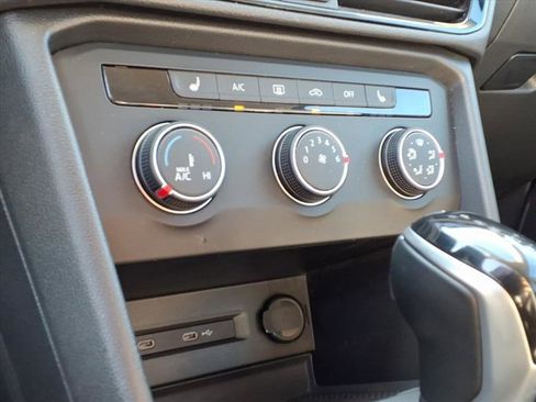 Used 2022 Volkswagen Taos SE image 14