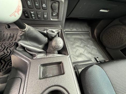 Used 2007 Toyota FJ Cruiser 4WD image 36
