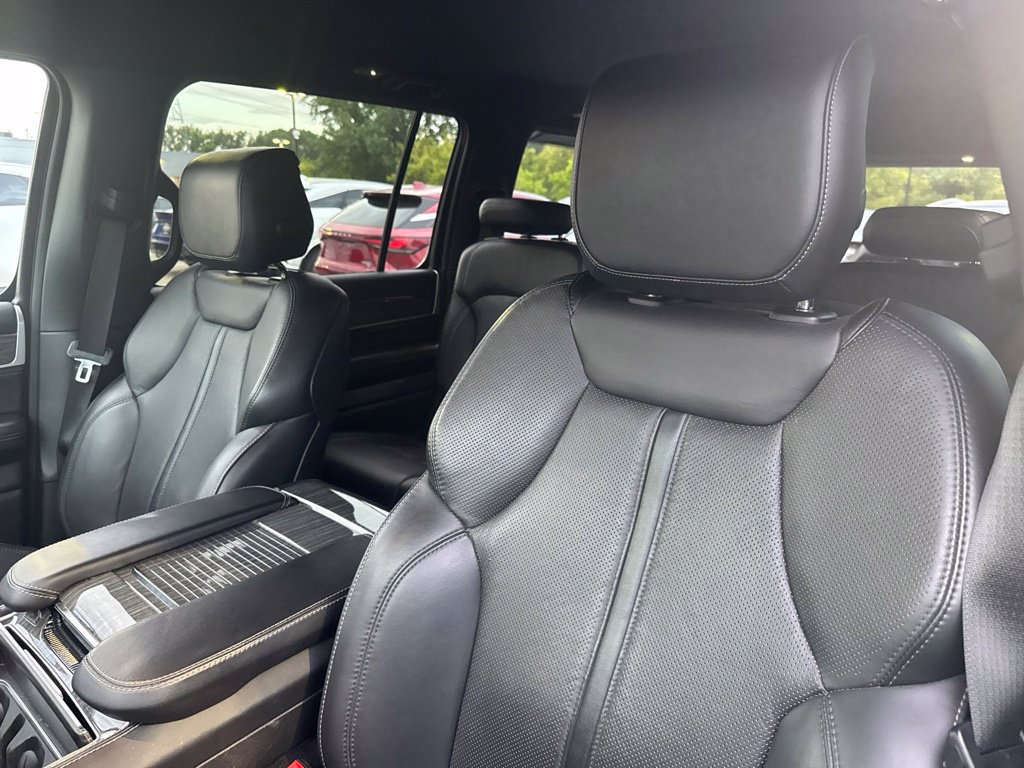 Used 2022 Jeep Wagoneer Series III AWD/4WD image 18