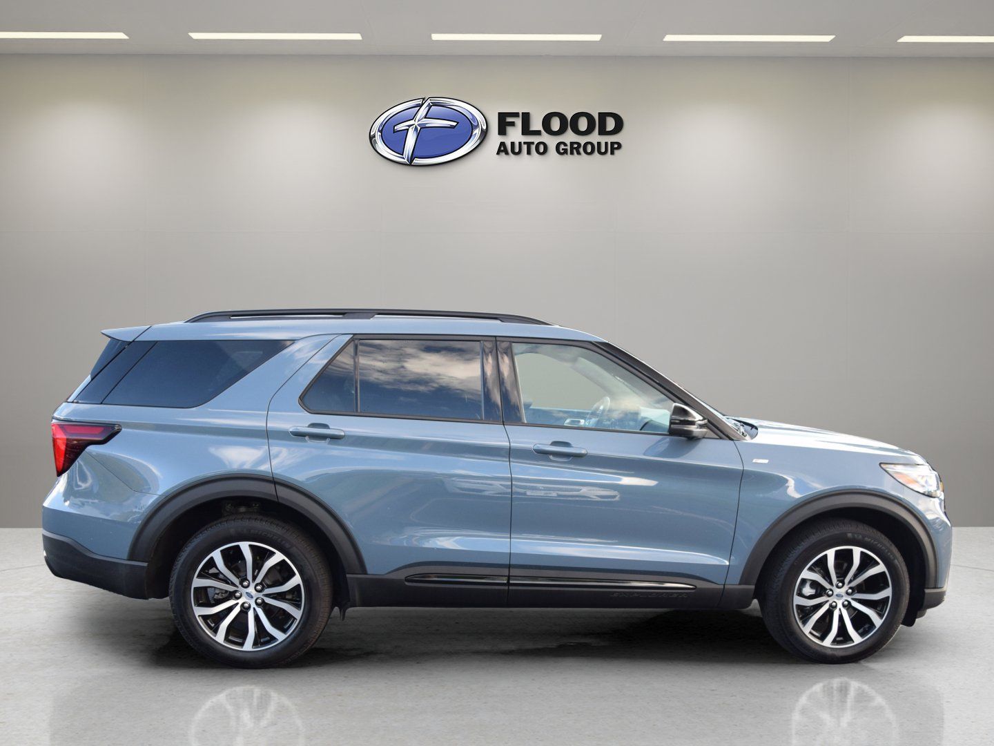 Used 2025 Ford Explorer ST-Line AWD/4WD image 3