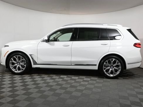 Used 2025 BMW X7 xDrive40i w/ Premium Package image 2