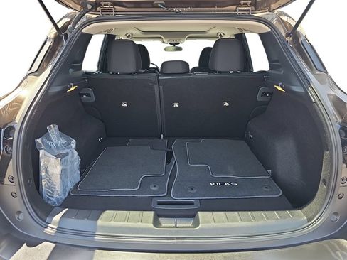 Used 2026 Nissan Kicks SV w/ SV Premium Package FWD image 29