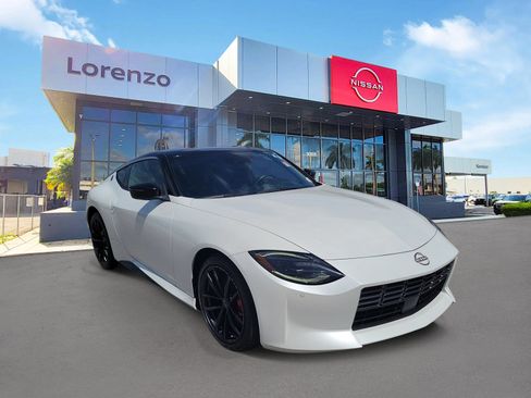 Certified 2024 Nissan Z Performance w/ Floor Mat Package RWD image 3