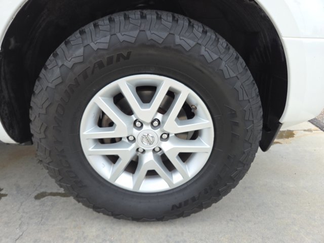 Used 2017 Nissan Frontier SV w/ SV Value Truck Package RWD image 13