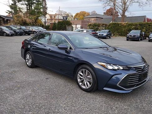 Certified 2019 Toyota Avalon XLE image 2