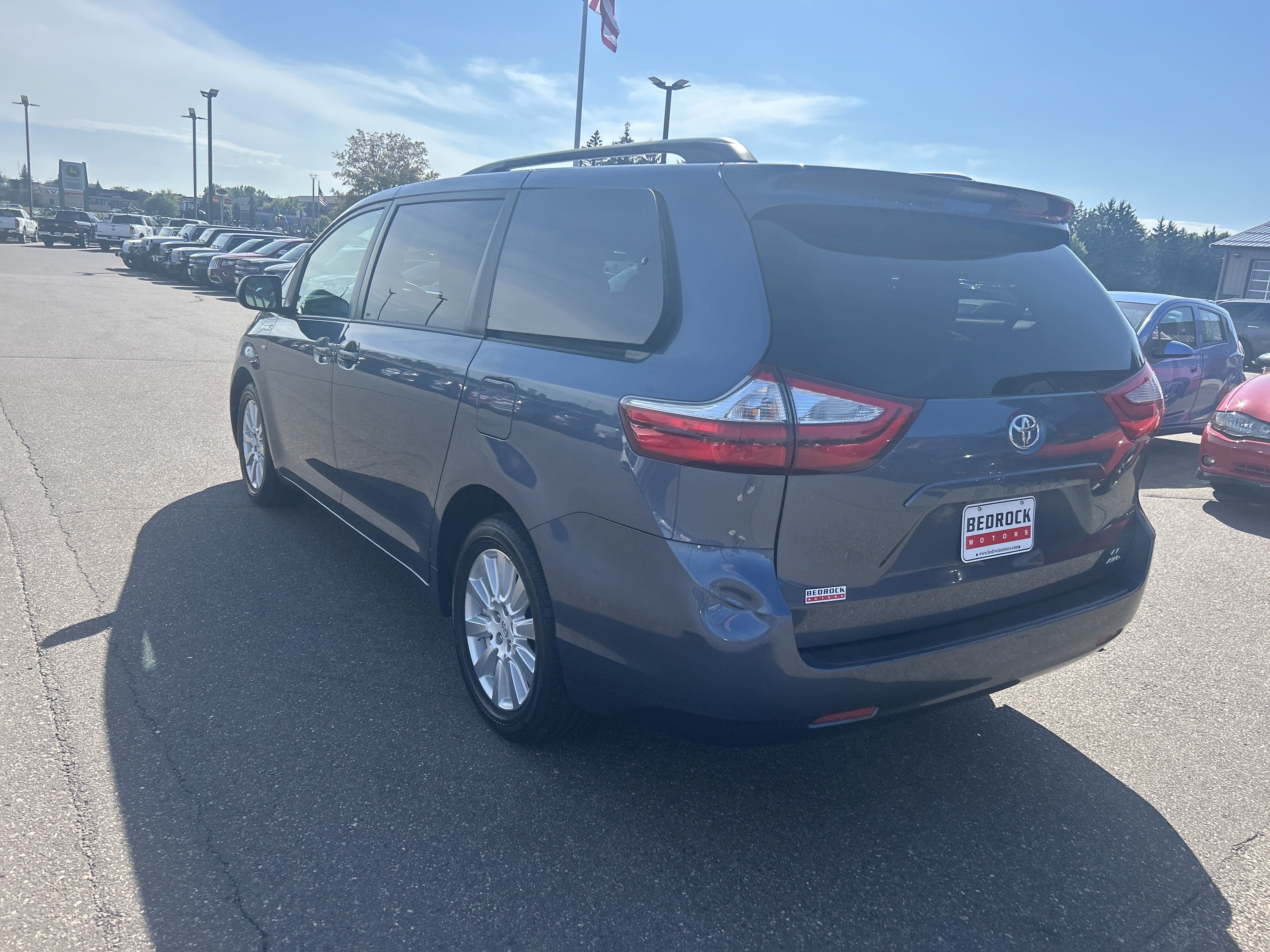 Used 2017 Toyota Sienna LE AWD/4WD image 4