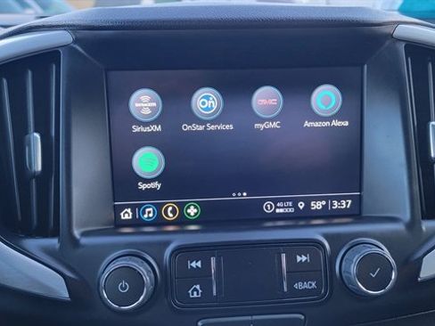 Used 2024 GMC Terrain SLT image 29