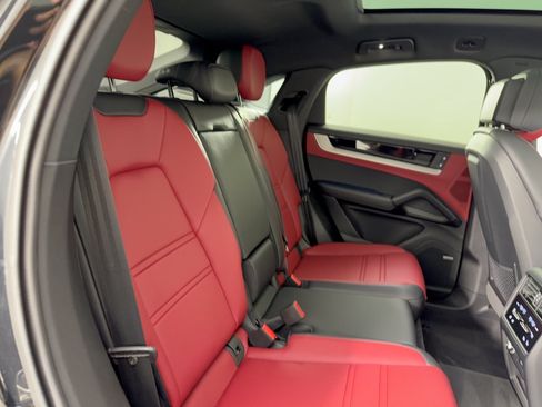 Certified 2026 Porsche Cayenne Coupe AWD/4WD image 29