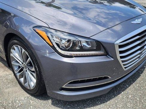 Used 2015 Hyundai Genesis 3.8 RWD image 4