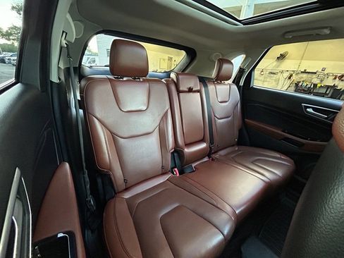 Used 2018 Ford Edge Titanium w/ Equipment Group 302A AWD/4WD image 31