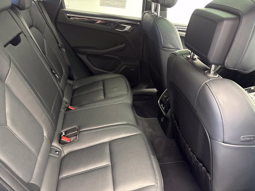 Certified 2026 Porsche Macan AWD/4WD image 29