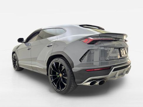 Used 2022 Lamborghini Urus AWD/4WD image 11