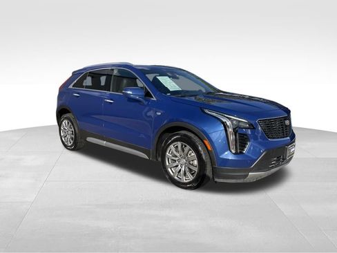 Used 2023 Cadillac XT4 Premium Luxury FWD image 3