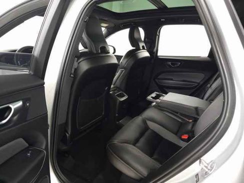 Certified 2024 Volvo XC60 T8 Ultimate w/ Protection Package Premier image 39