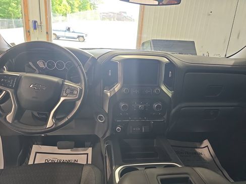 Used 2021 Chevrolet Silverado 1500 LT Trail Boss w/ LPO, Dark Essentials Package AWD/4WD image 12