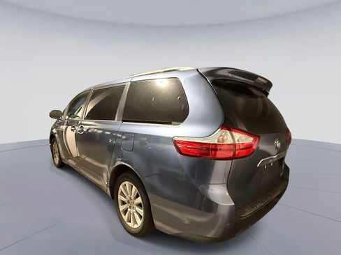 Used 2017 Toyota Sienna Limited Premium AWD/4WD image 4