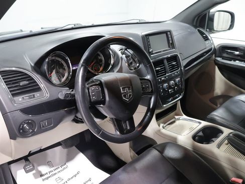 Used 2017 Dodge Grand Caravan SXT FWD image 15