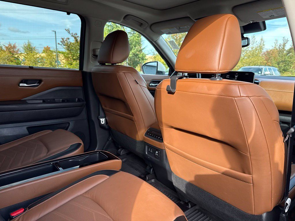 Used 2022 Nissan Pathfinder Platinum AWD/4WD image 18