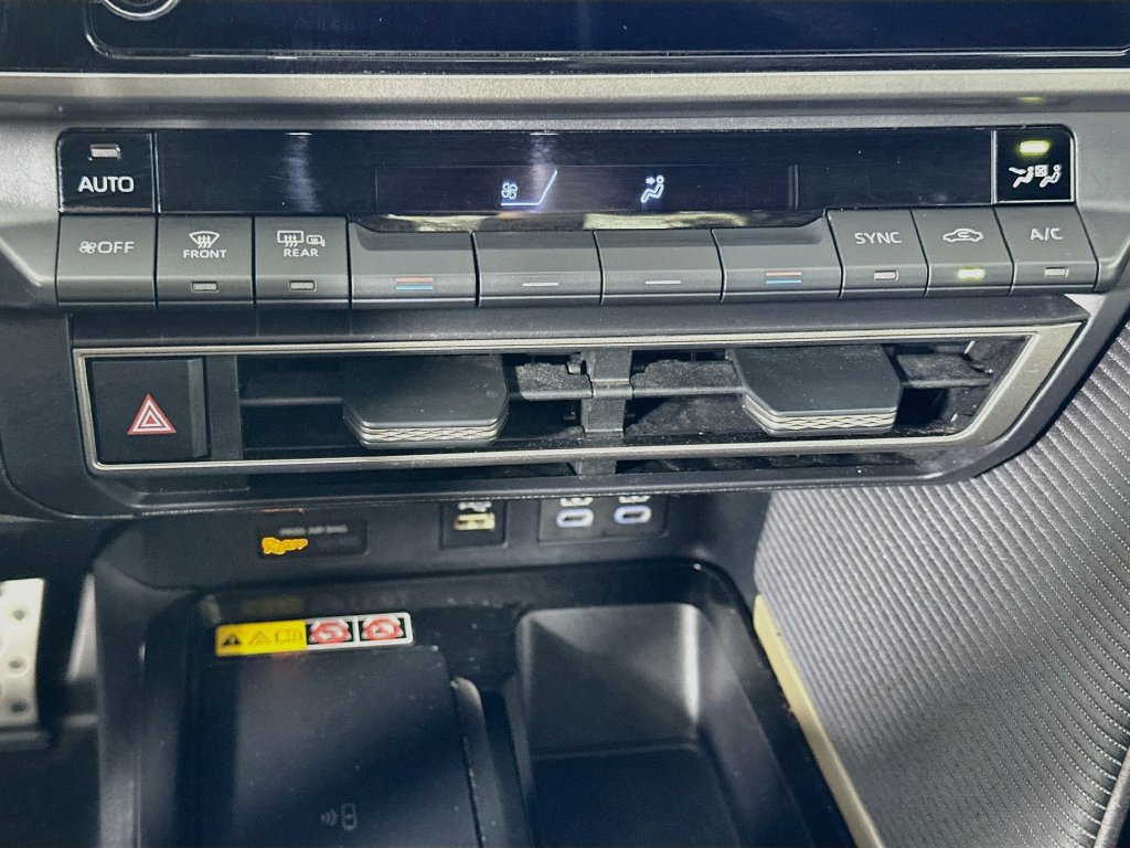 Used 2025 Toyota Camry SE FWD image 16