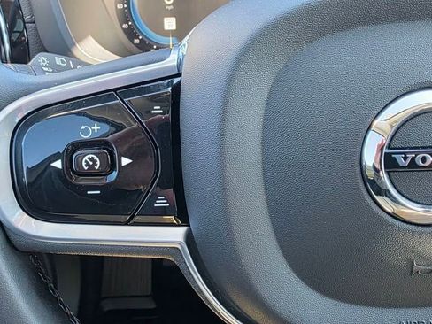 Used 2023 Volvo XC60 T8 Ultimate w/ Climate Package image 31