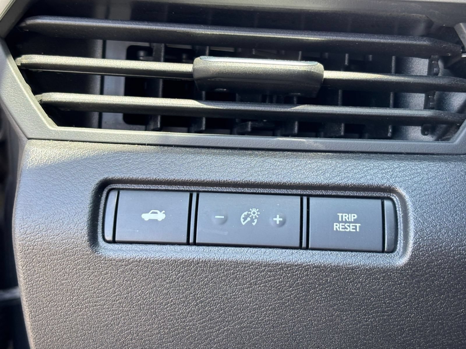Used 2025 Nissan Altima 2.5 SV FWD image 22