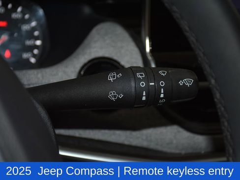 Used 2025 Jeep Compass Latitude w/ Sun & Sound Group AWD/4WD image 12