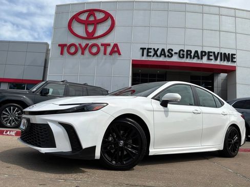Used 2026 Toyota Camry SE FWD image 2