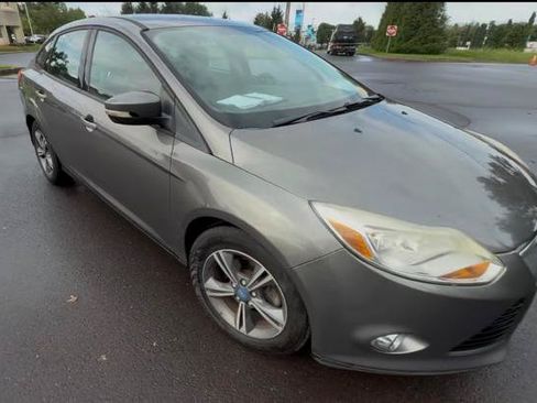 Used 2012 Ford Focus SE w/ SE Sport Pkg FWD image 2