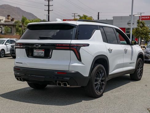Used 2025 Chevrolet Traverse LT w/ Midnight/Sport Edition FWD image 4
