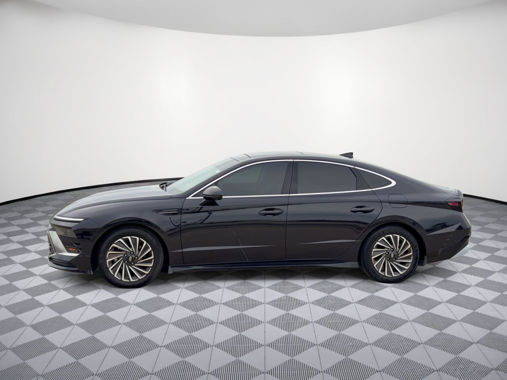 Certified 2025 Hyundai Sonata Limited FWD image 2
