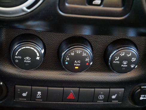 Used 2014 Jeep Wrangler Unlimited Sahara w/ Dual Top Group image 29