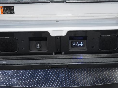 Used 2024 GMC Sierra 1500 AT4X image 15