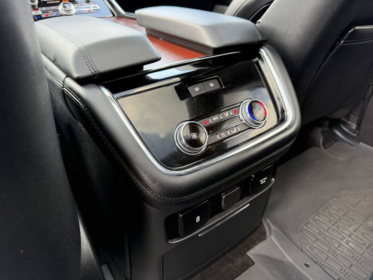 Used 2021 Lincoln Navigator Reserve w/ Luxury Package RWD image 19