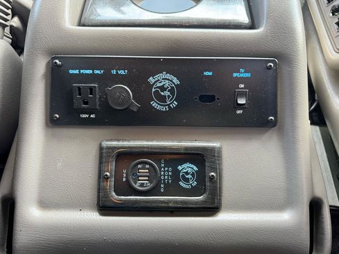 Used 2018 Chevrolet Express 2500 w/ Enhanced Convenience Package RWD image 29