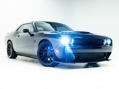 Used 2015 Dodge Challenger SRT Hellcat image 5