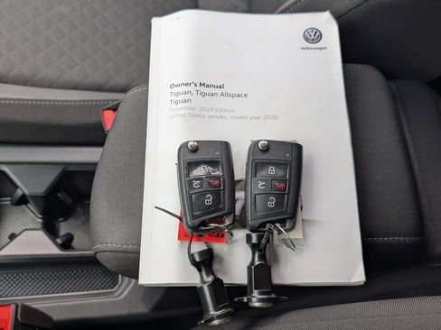 Used 2020 Volkswagen Tiguan S image 33